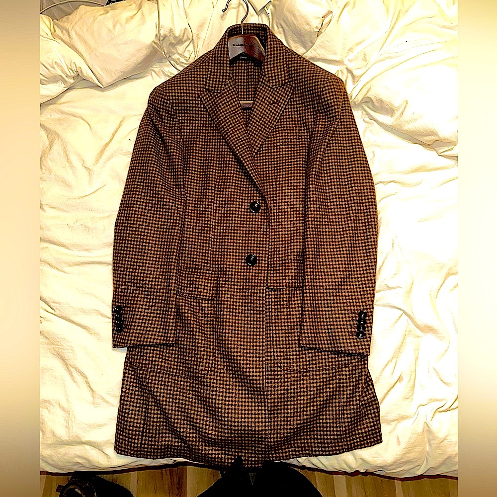Ermenegildo Zegna pure cashmere top coat with houndstooth print. 50R Euro size.